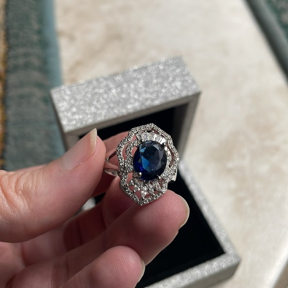 Elegant Sapphire and Silver Ring - Picture 6 of 17